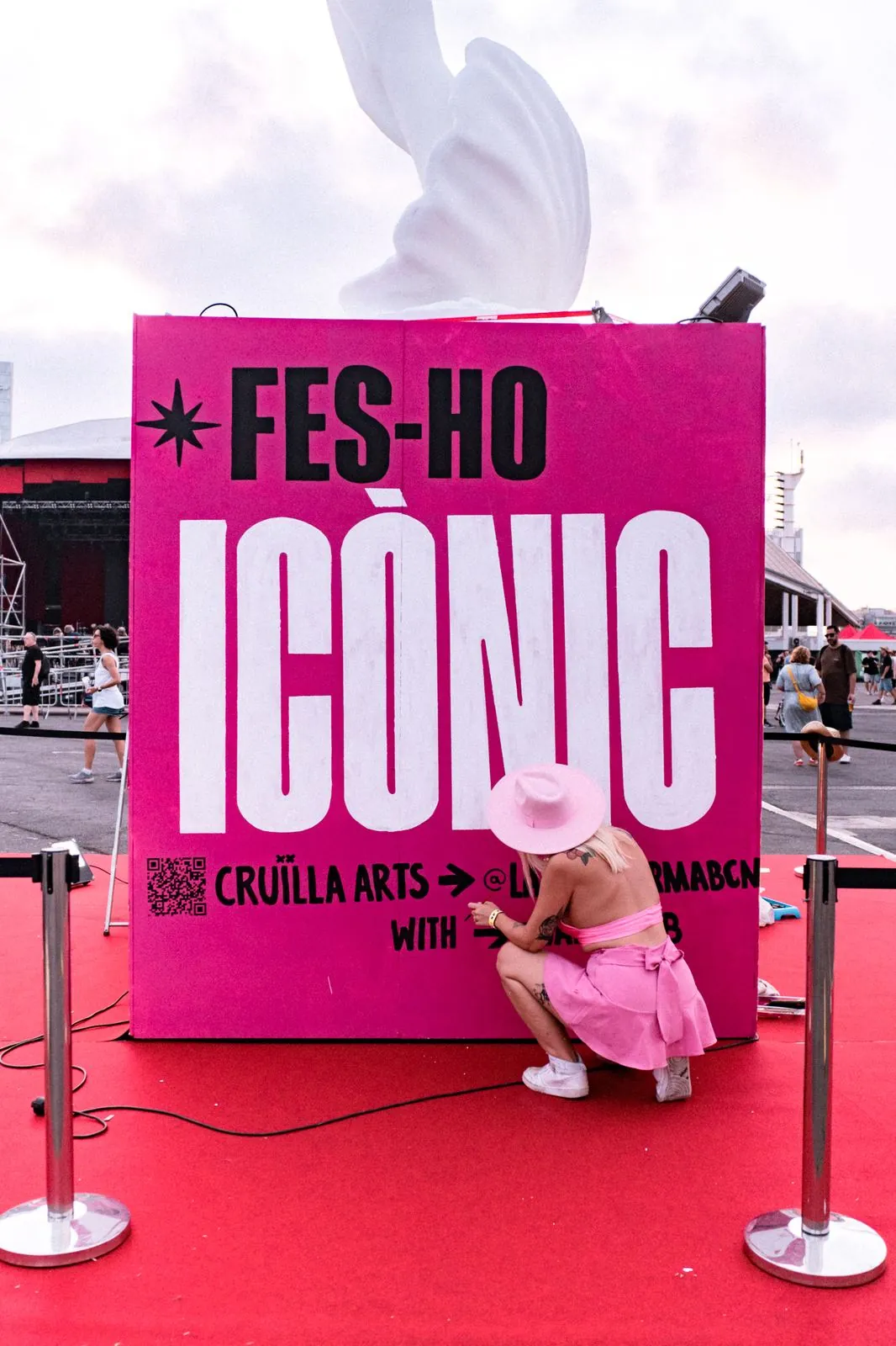 Photocall rosa Fes-ho icònic en el Cruïlla